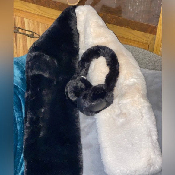 APPARIS Faux Fur Stole & Faux Fur Earmuffs Set In White/Black - Picture 6 of 12